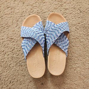 Sketchers Luxe Foam Wedge Sandals 5.5 Blue & White Cross